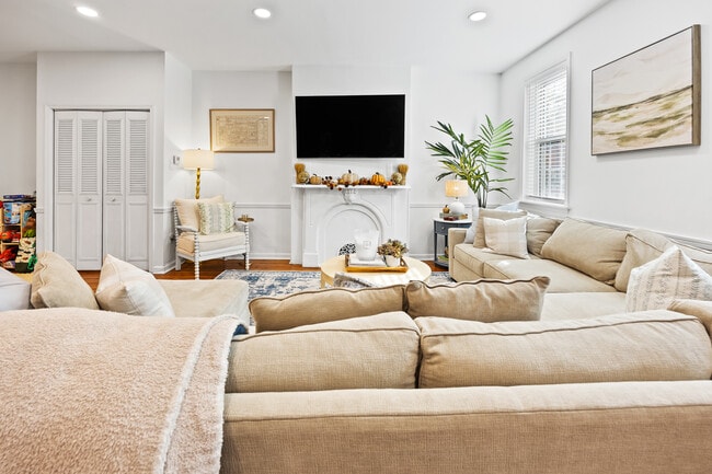 Building Photo - 2207 Lombard St