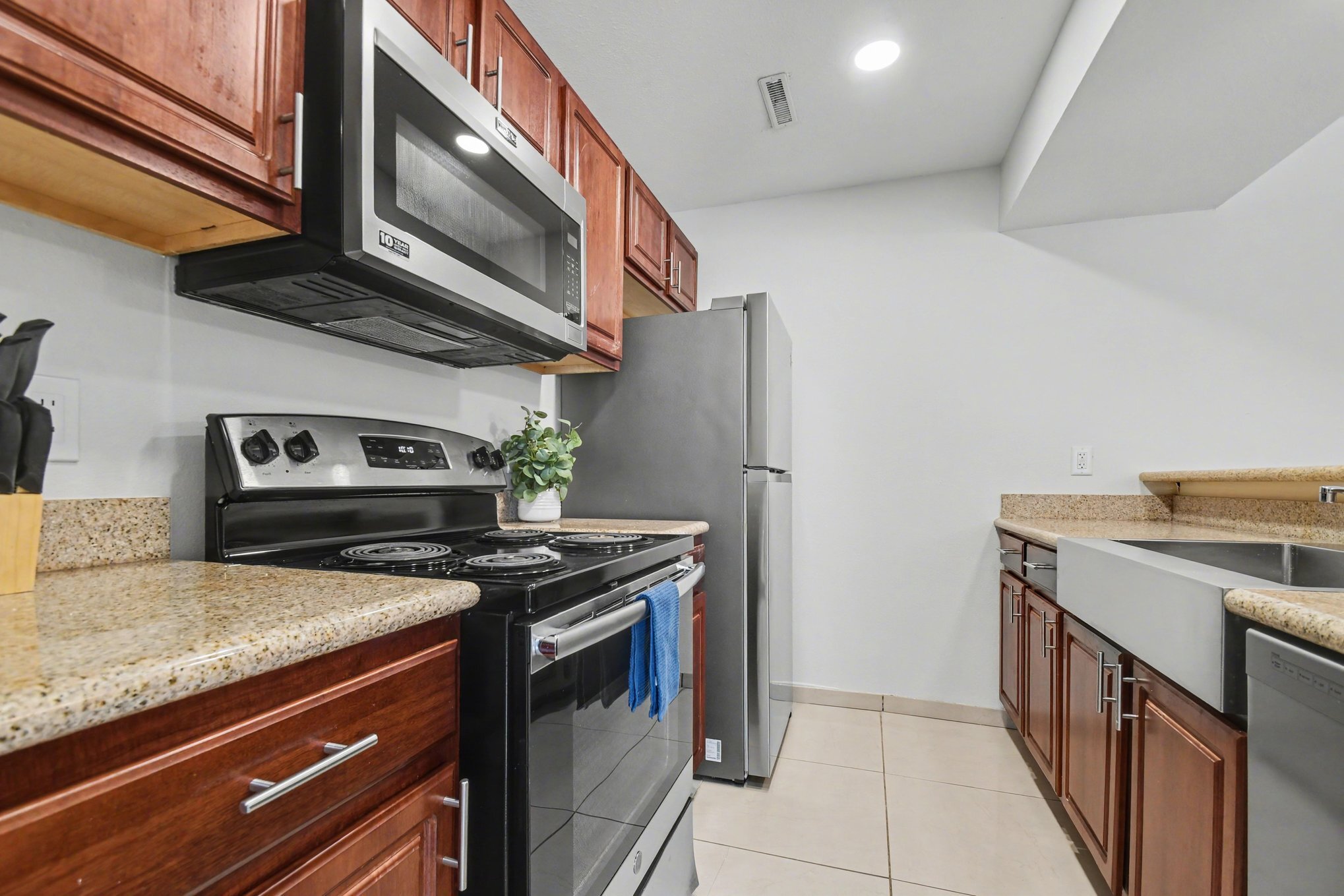 Building Photo - 118 Rhodes St