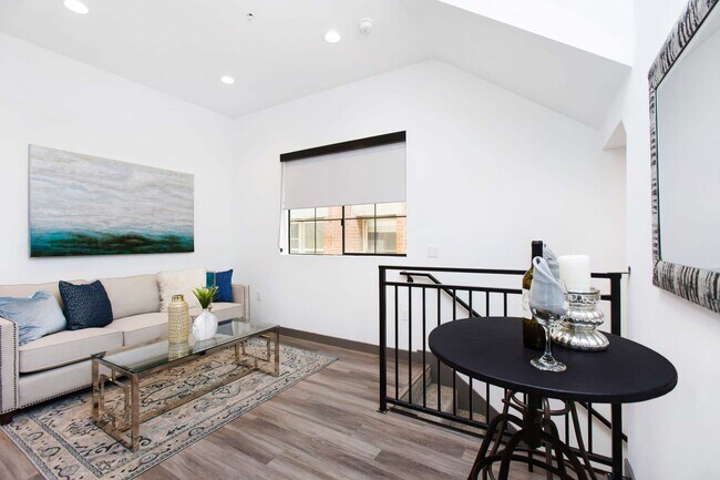 Building Photo - 161 S Normandie Ave