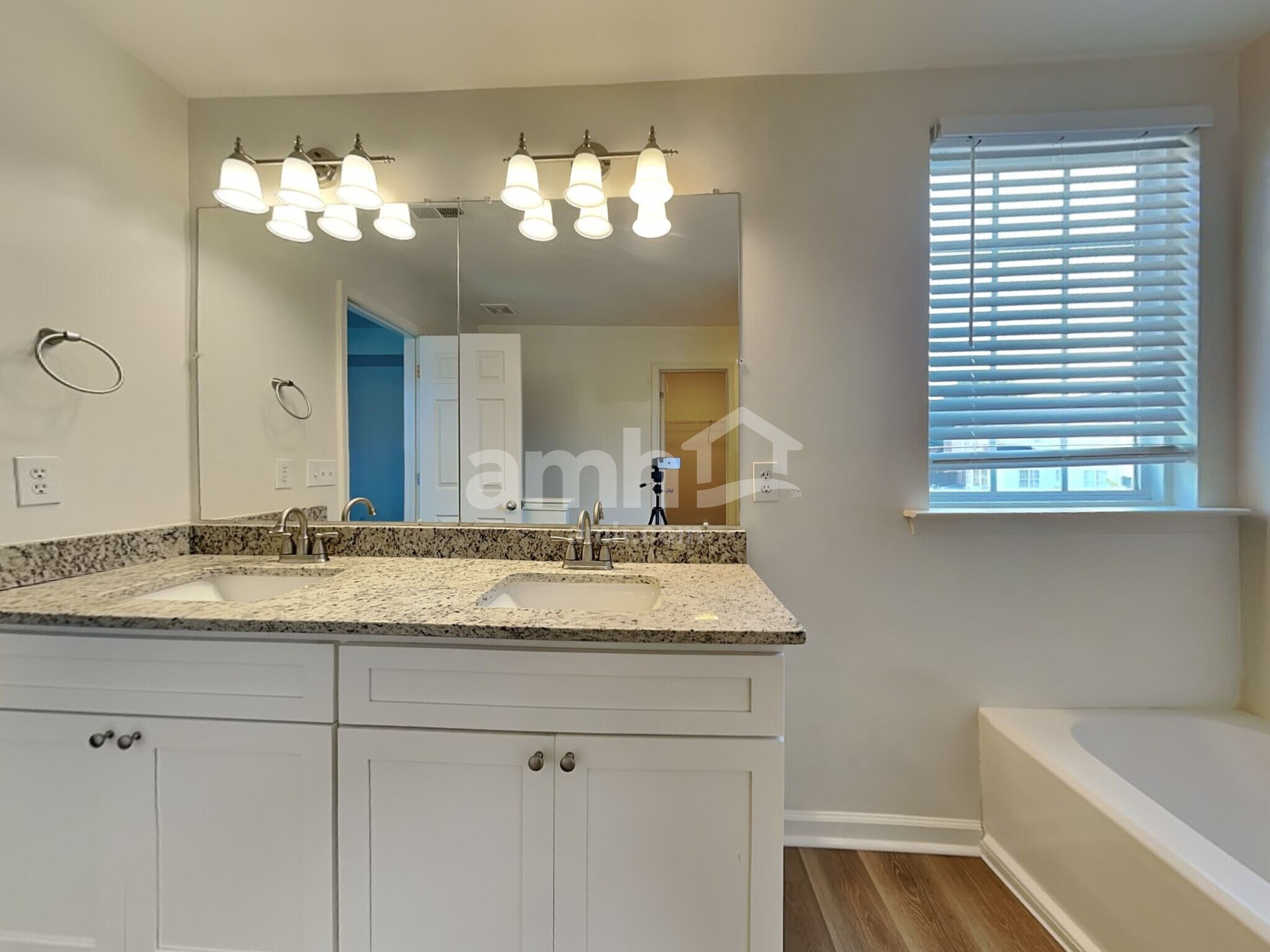 Building Photo - 415 Caperton Way