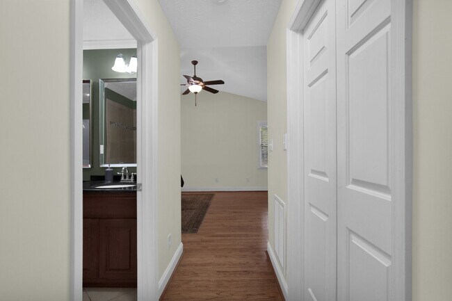 Building Photo - Huntington Park Home