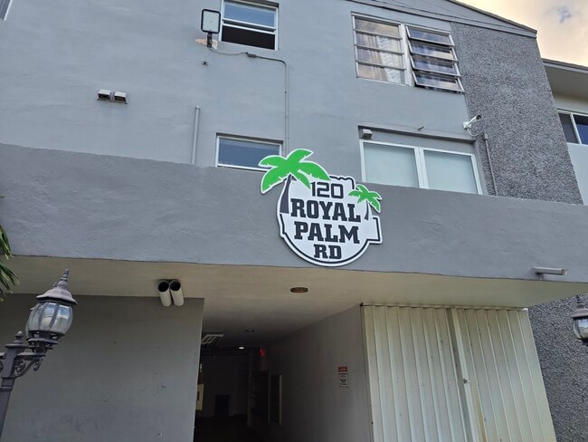 Building Photo - 120 ROYAL PALM Rd