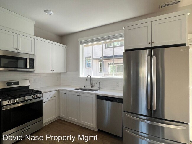 Building Photo - 4 br, 3.5 bath House - 17022 SW Lemongrass...