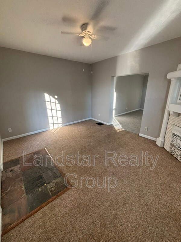 Building Photo - 2127 Grinstead Dr