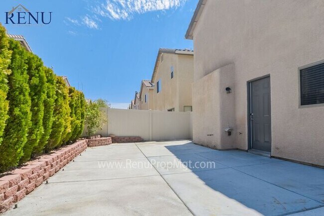 Building Photo - Fall Special: 1/2 off your first month! Av...