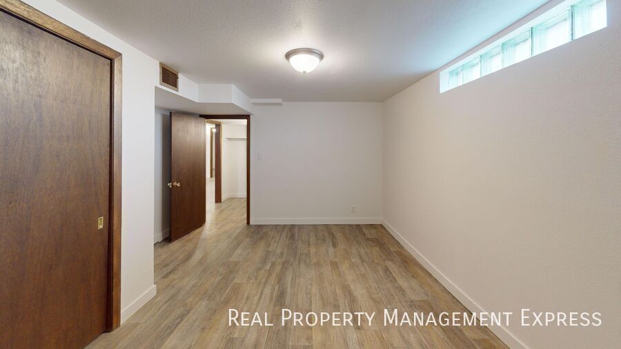Building Photo - Spacious 2 Bedroom, 2 Bath Home in the Heart of Dell Rapids