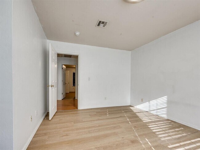 Building Photo - 4601 Tinker Rd