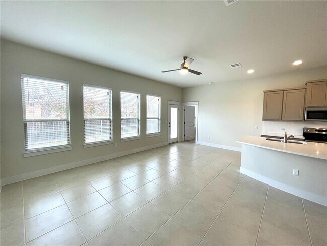 Building Photo - 13001 Hymeadow Dr