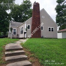 Building Photo - 709 SW Medford Ave