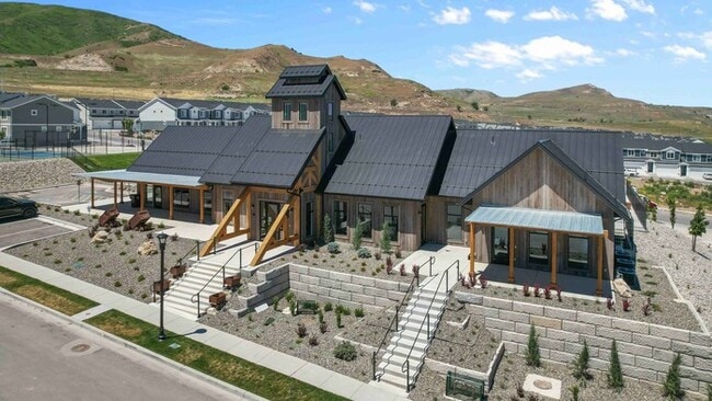 Building Photo - 8715 W Addie Dr