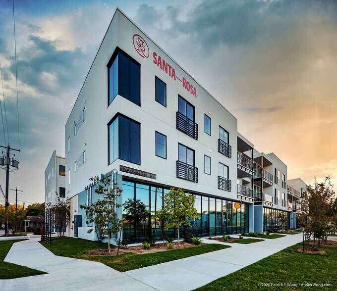 Building Photo - 2709 E 5th St