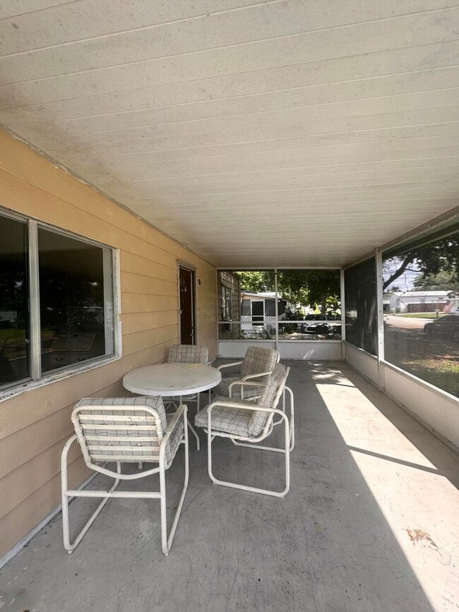 Building Photo - 11898 Cove Pl
