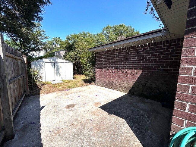 Building Photo - Charming 2 Bedroom Duplex in Ladson