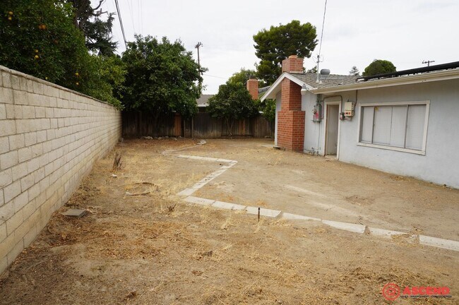 Building Photo - 6201 Hartman Ave