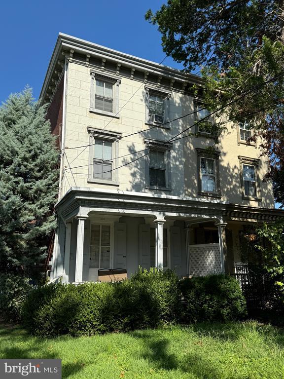 Building Photo - 405 N 2nd St