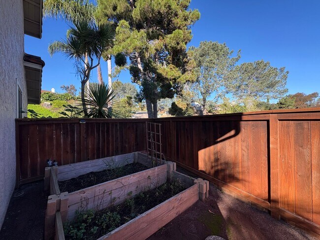 Building Photo - Beautiful 4B/3BA Home in Encinitas!