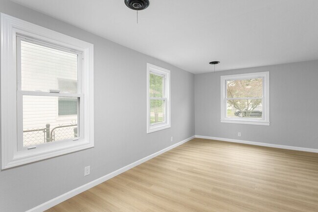Building Photo - 1129 W Beale St