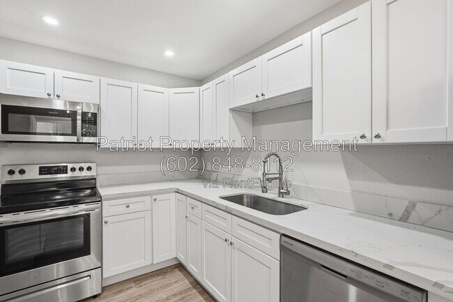 Building Photo - 5525 E Thomas Rd