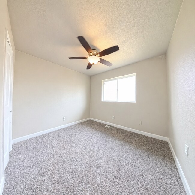 Building Photo - Charming 3 bedroom 2 bathroom home