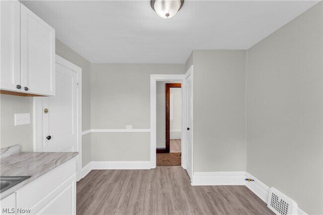 Building Photo - 3554 E 113th St
