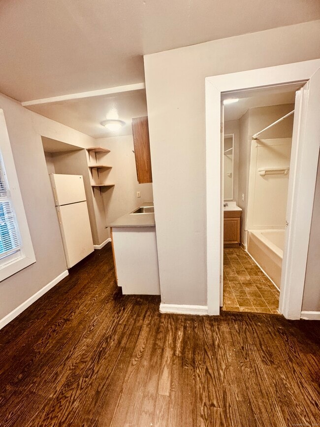 Building Photo - 90 E Elm St