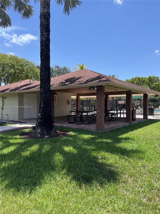 Building Photo - 14327 Kendale Lakes Cir