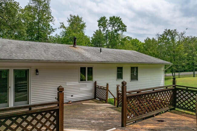 Building Photo - 501 Burlingham Rd