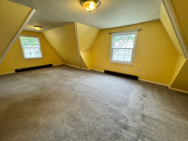 Building Photo - 305 Hurley Ave