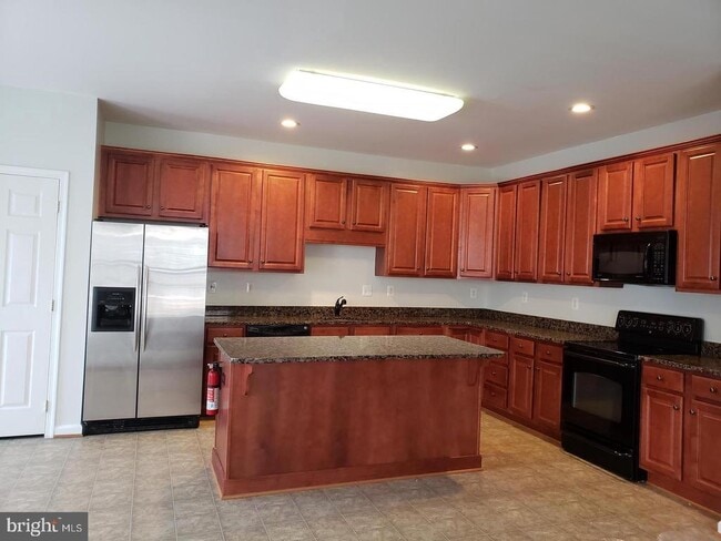 Building Photo - 43967 Peony Pl