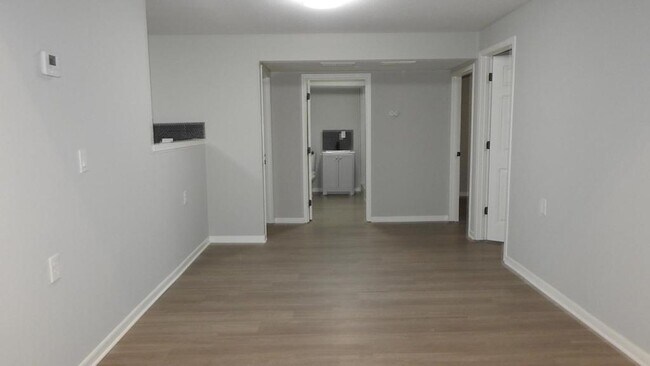 Building Photo - 5928 Elmwood Ave