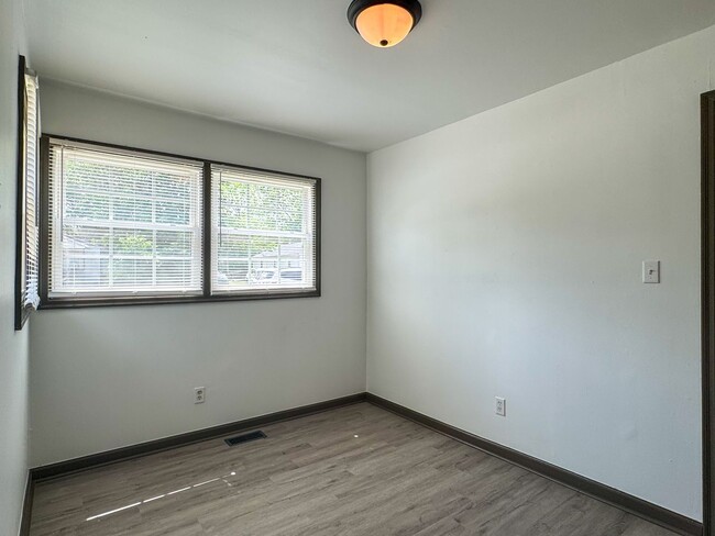 Building Photo - 1307 Tabb Ave