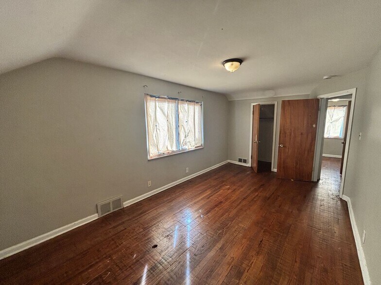 Building Photo - 15496 Gilchrist St