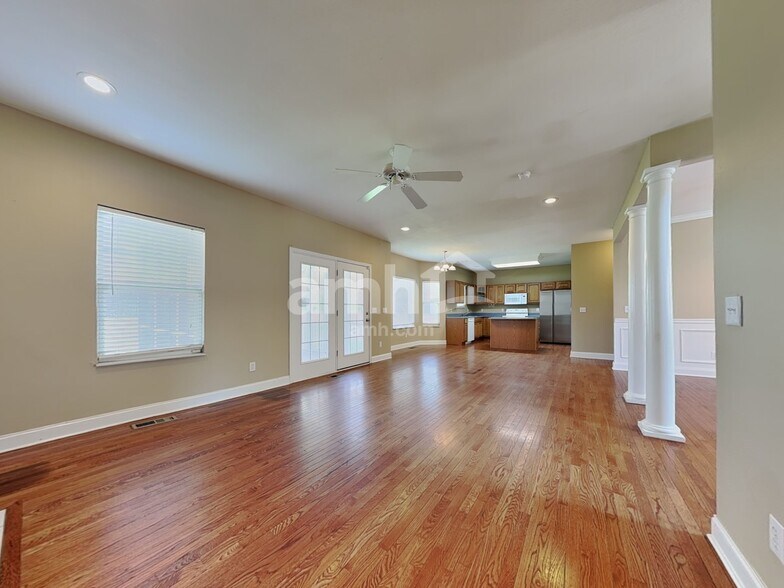 Building Photo - 4635 Aylesbury Dr