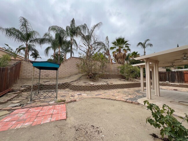 Building Photo - **Beautiful Lake Elsinore 3 Bdrm 2.5 Baths...