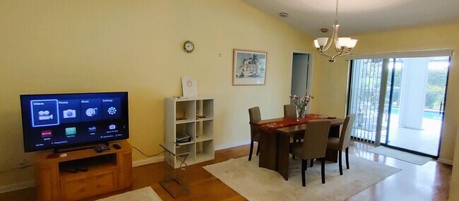 Building Photo - 1132 SE Oriental Ave