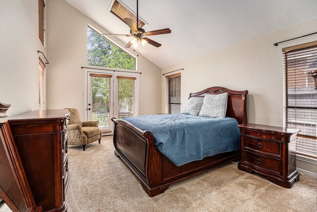 Building Photo - 602 Crestwood Dr