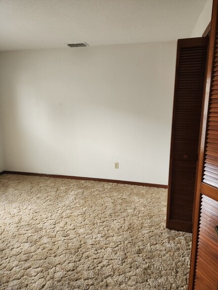 Building Photo - 415 Shangri La Cir