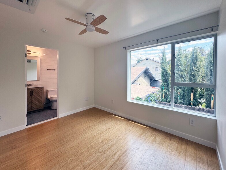 Building Photo - 5644 Aldama St
