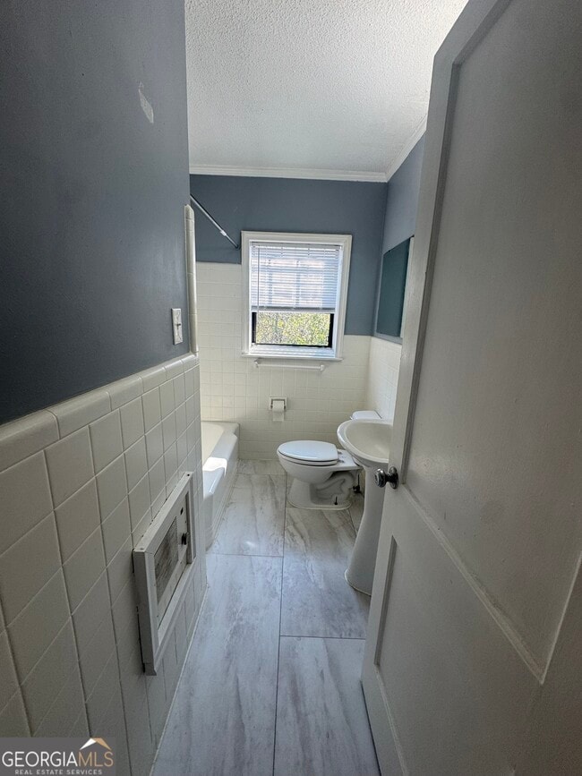 Building Photo - 324 N Main St