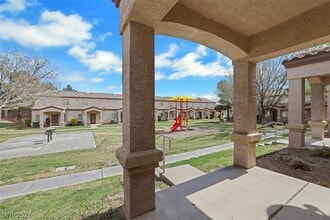 Building Photo - 1956 Vista Malaga St