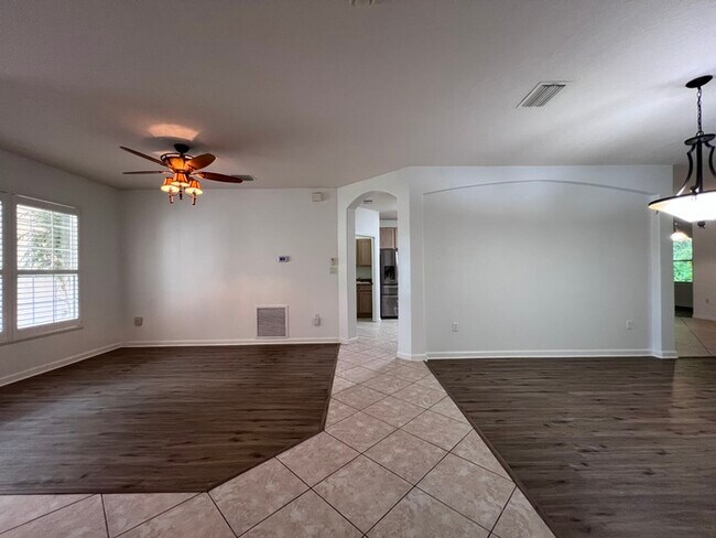 Building Photo - HUGE PRICE REDUCTION!! HOME IS READY FOR A...