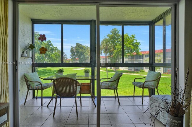 Building Photo - 8941 S Hollybrook Blvd