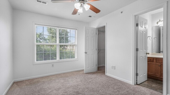 Building Photo - 4006 Clinton Ln