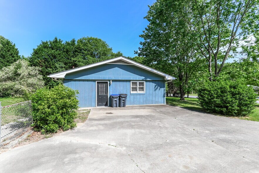 Building Photo - 2906 Elizabeth Ln