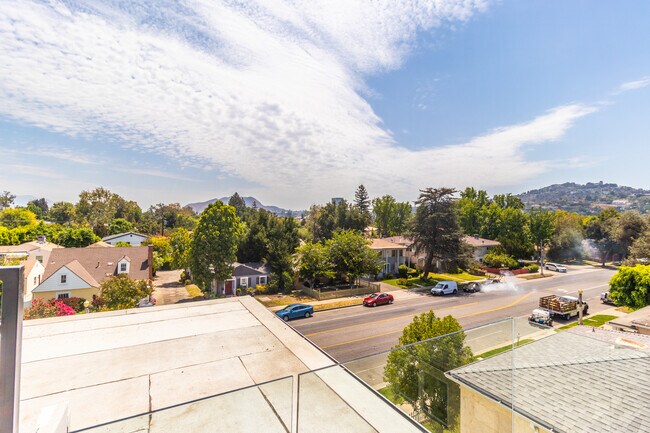 Building Photo - 4293 Tujunga Ave