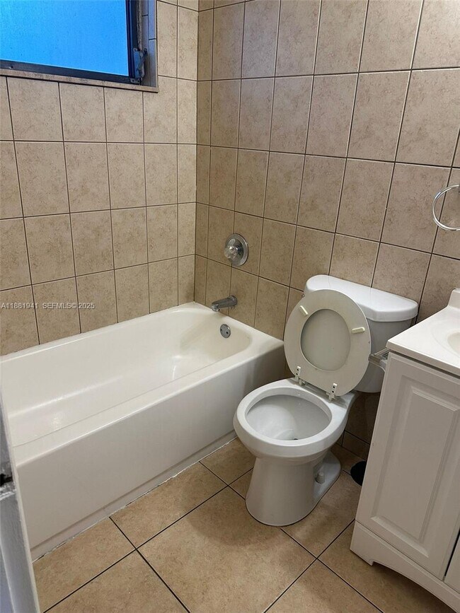 Building Photo - 12605 NE 13th Ave