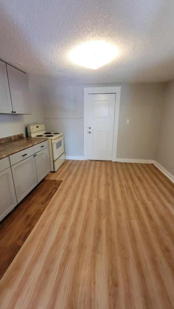 Building Photo - 2 bedroom | 1 bathroom | Entire HOME- Freshly painted!
