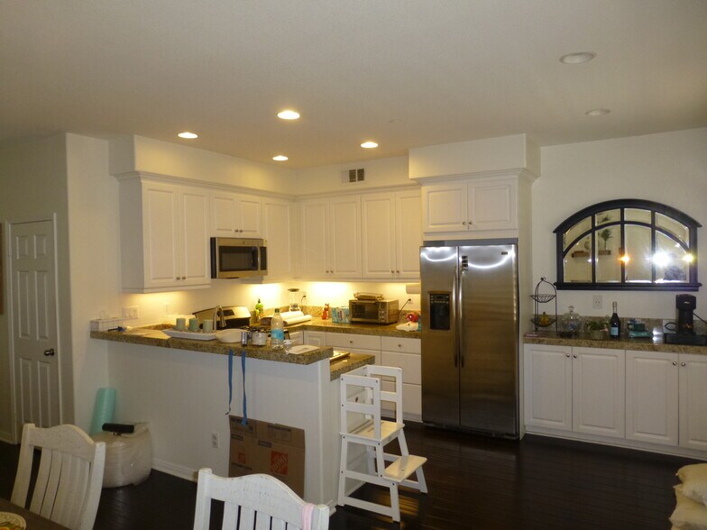 Building Photo - 416 W Linden Dr