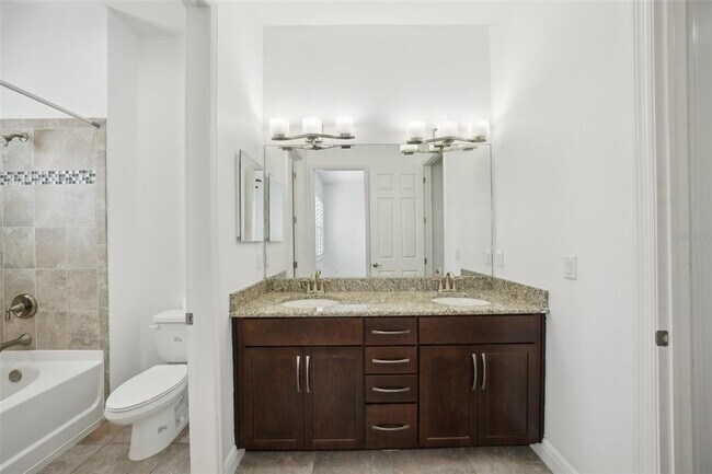 Building Photo - 307 S Arrawana Ave