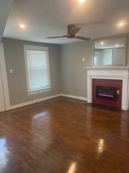 Building Photo - 110 Front St